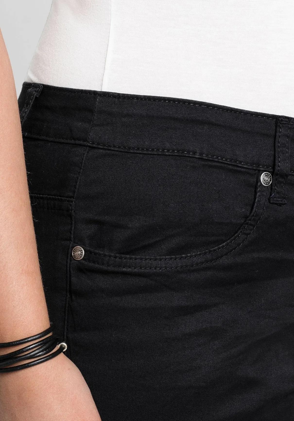 Schmale Stretchhose aus Baumwoll-Twill