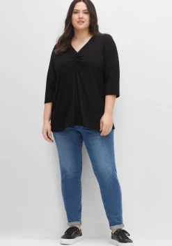 Shirt aus Jersey, mit V-Ausschnitt und Kellerfalte