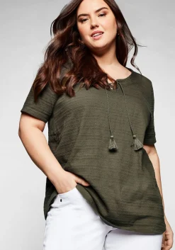 Shirt in Jacquard-Optik, Bindeband am Ausschnitt