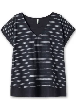 Shirt in Layeroptik, mit dezenten Streifen