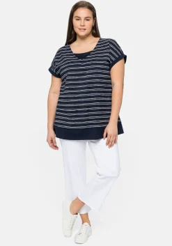 Shirt in Layeroptik, mit dezenten Streifen