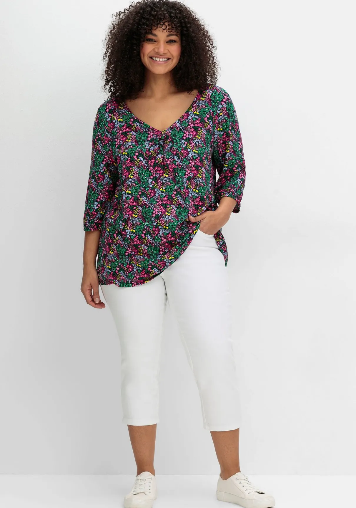 Shirt mit Allover-Blumendruck und tiefem Ausschnitt