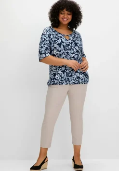 Shirt mit Alloverprint und Cut-out vorn