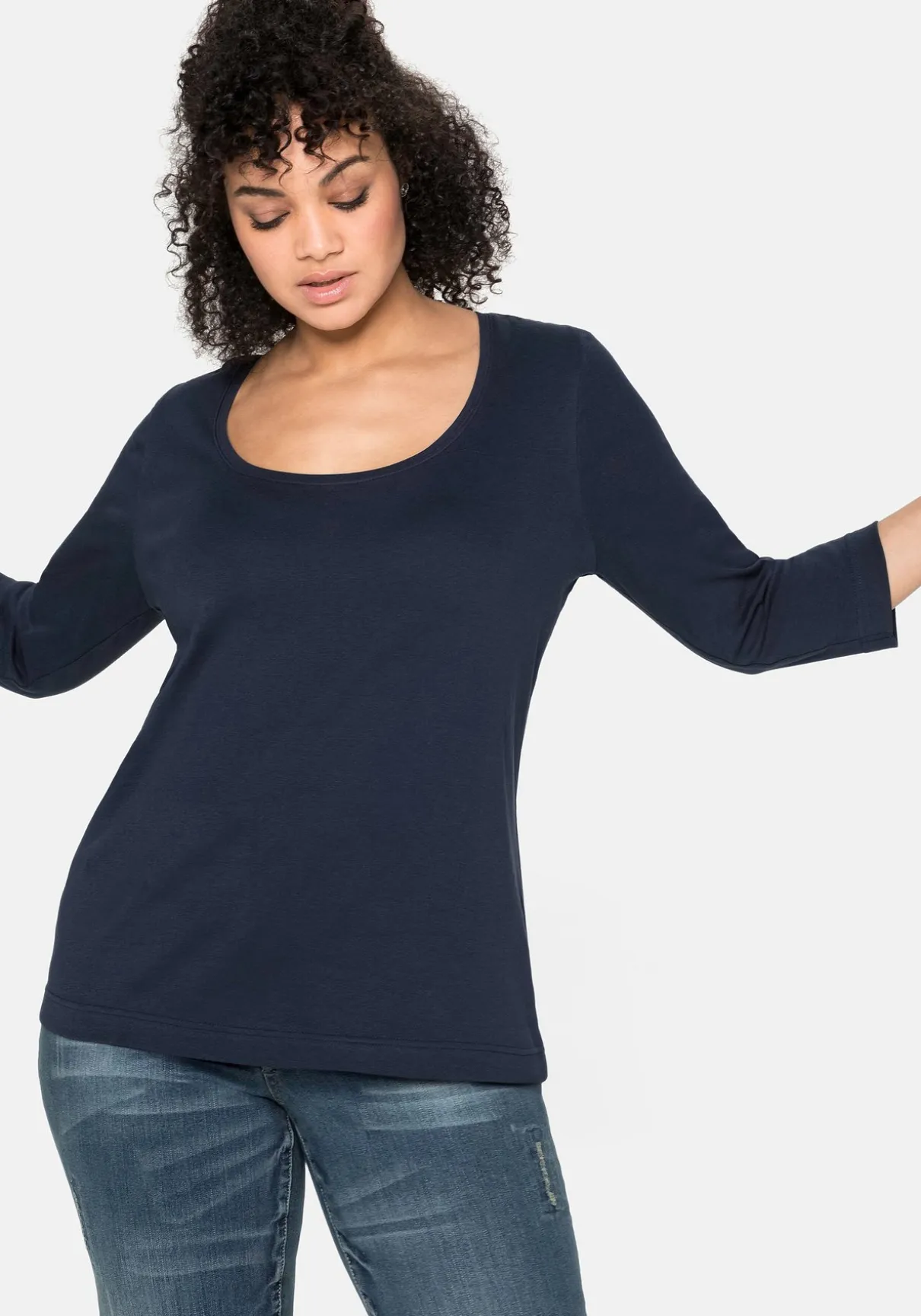 Shirt mit 3/4-Arm und weitem Rundhalsausschnitt