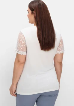 Shirt mit Einsätzen aus floraler Spitze, leicht tailliert