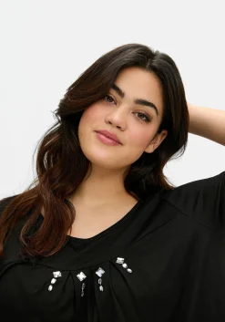 Shirt mit Faltendetails und Ziersteinen