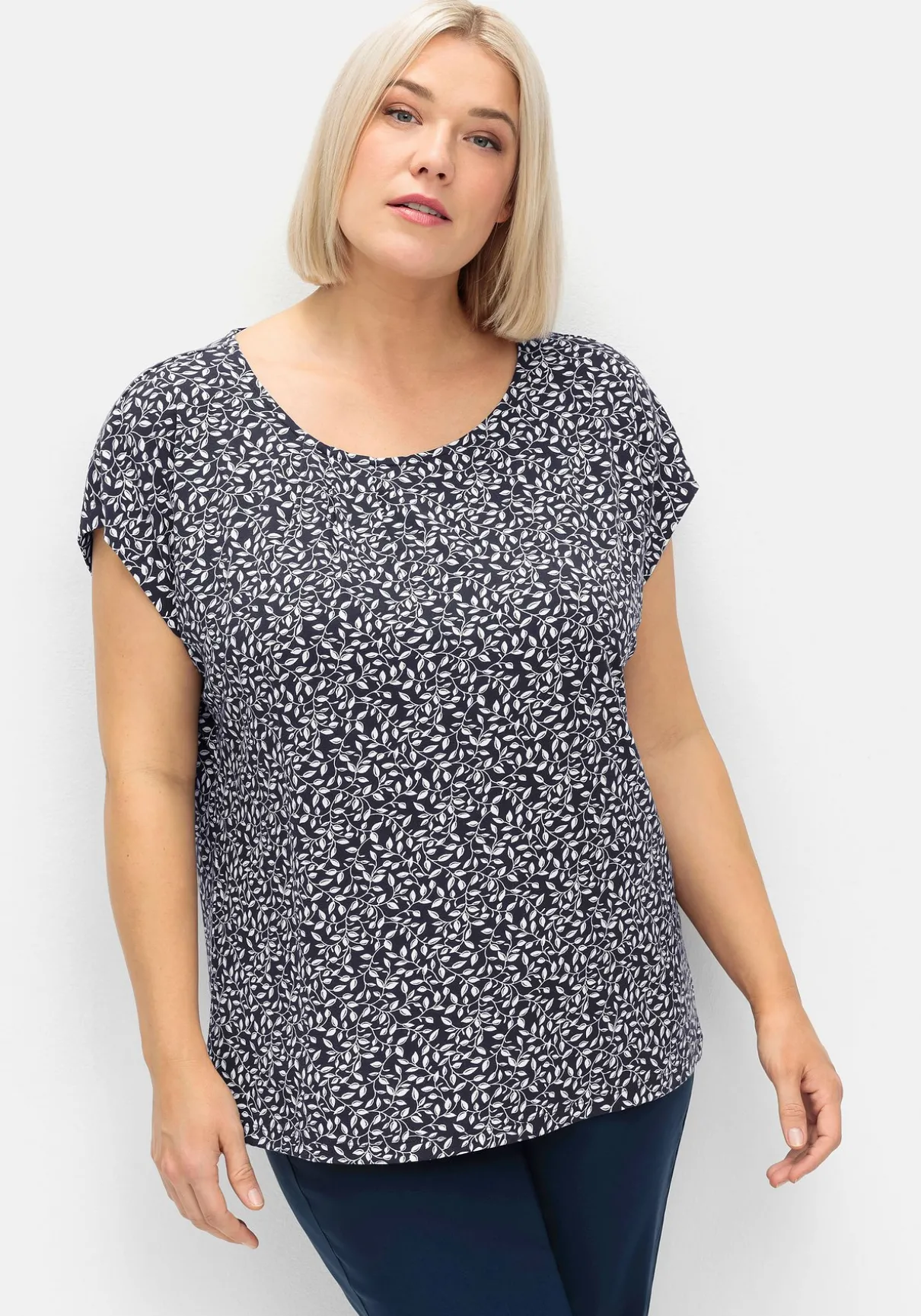 Shirt mit floralem Minimal-Alloverdruck