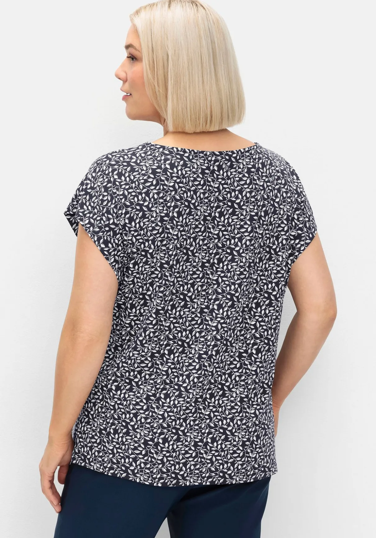 Shirt mit floralem Minimal-Alloverdruck