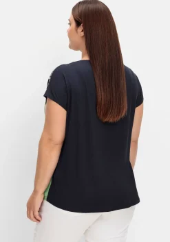 Shirt mit Frontdruck und U-Boot-Ausschnitt