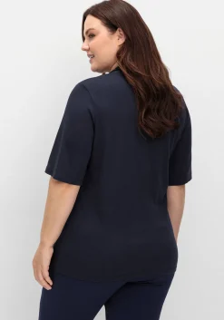 Shirt mit Glitzersteinen am Ausschnitt