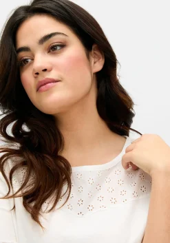 Shirt mit Lochstickerei-Einsatz vorn