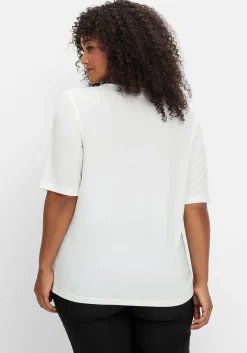 Shirt mit Ösen und Metallkette am Ausschnitt