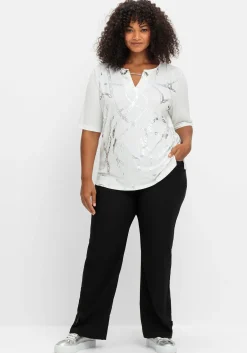 Shirt mit Ösen und Metallkette am Ausschnitt