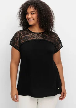 Shirt mit Spitzenpasse an der Schulterpartie