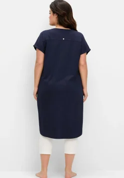 Shirtkleid in Oversized-Form, mit V-Ausschnitt