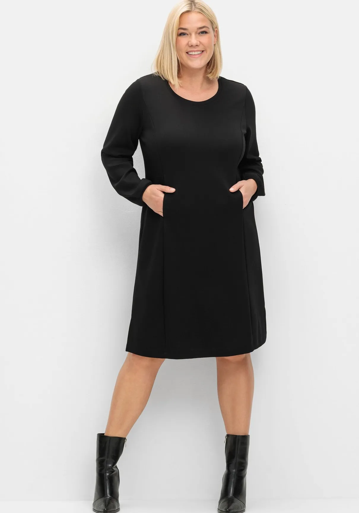 Shirtkleid in schwerer Qualität, mit Raffung hinten