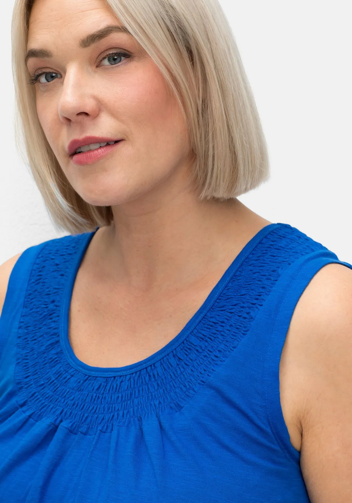 Shirtkleid mit Smok-Einsatz, in A-Linie