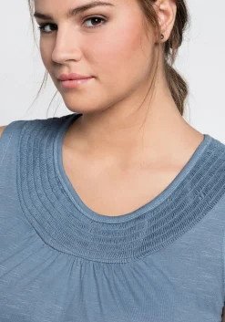 Shirtkleid mit Smok-Einsatz, in A-Linie