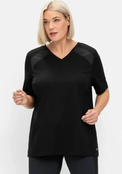 Sportshirt mit Mesh-Einsätzen auf der Schulter