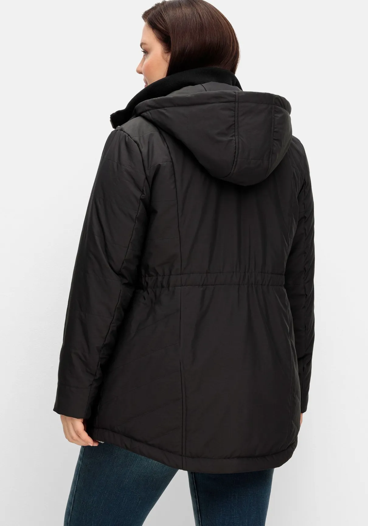 Steppjacke mit abnehmbarer Kapuze