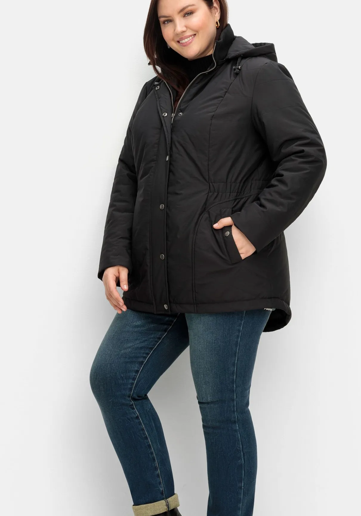 Steppjacke mit abnehmbarer Kapuze