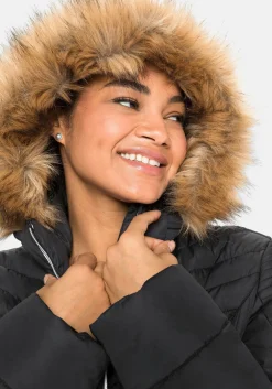 Steppjacke mit abnehmbarer Kapuze