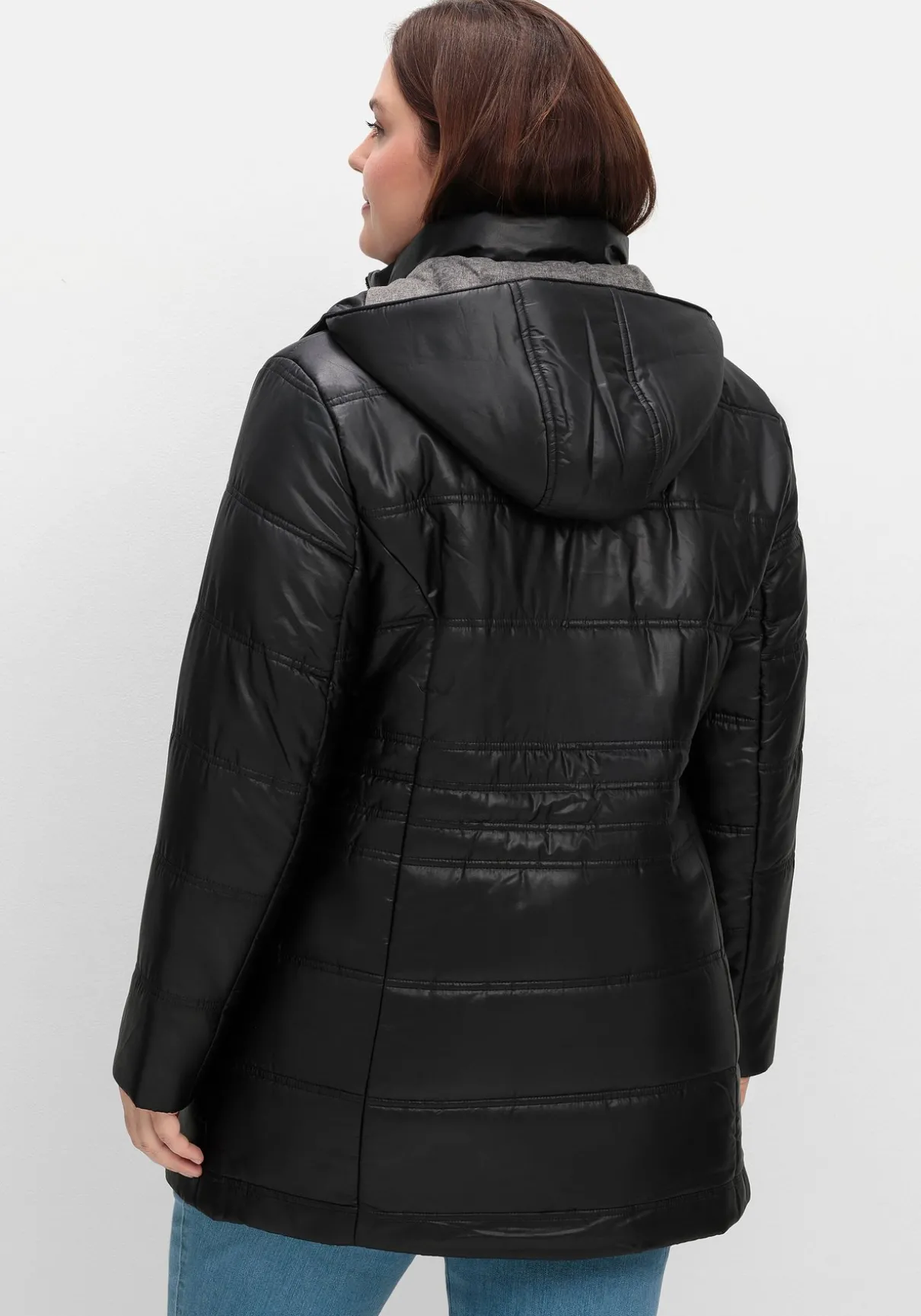 Steppjacke mit Kapuze und Flanell-Details