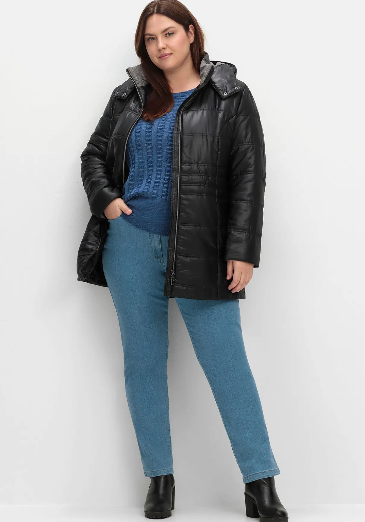 Steppjacke mit Kapuze und Flanell-Details