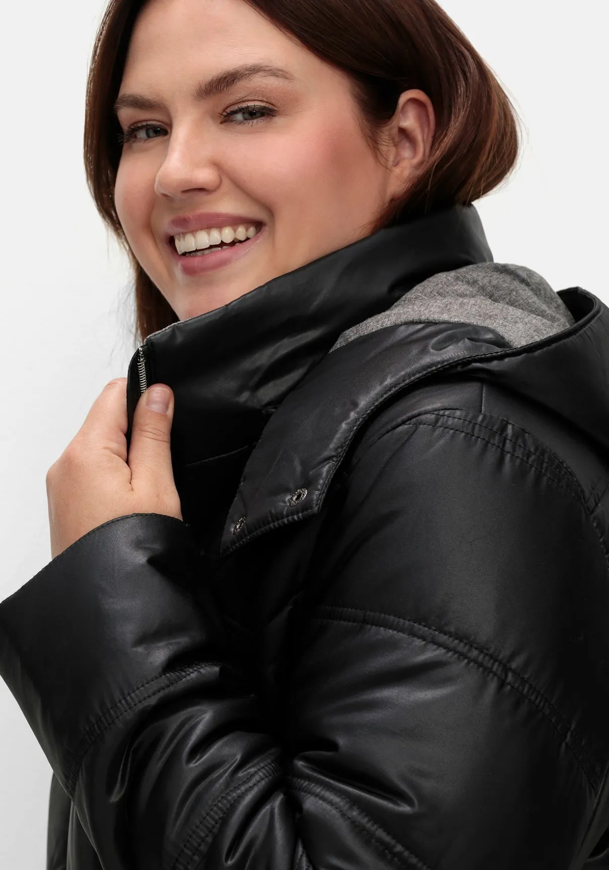 Steppjacke mit Kapuze und Flanell-Details