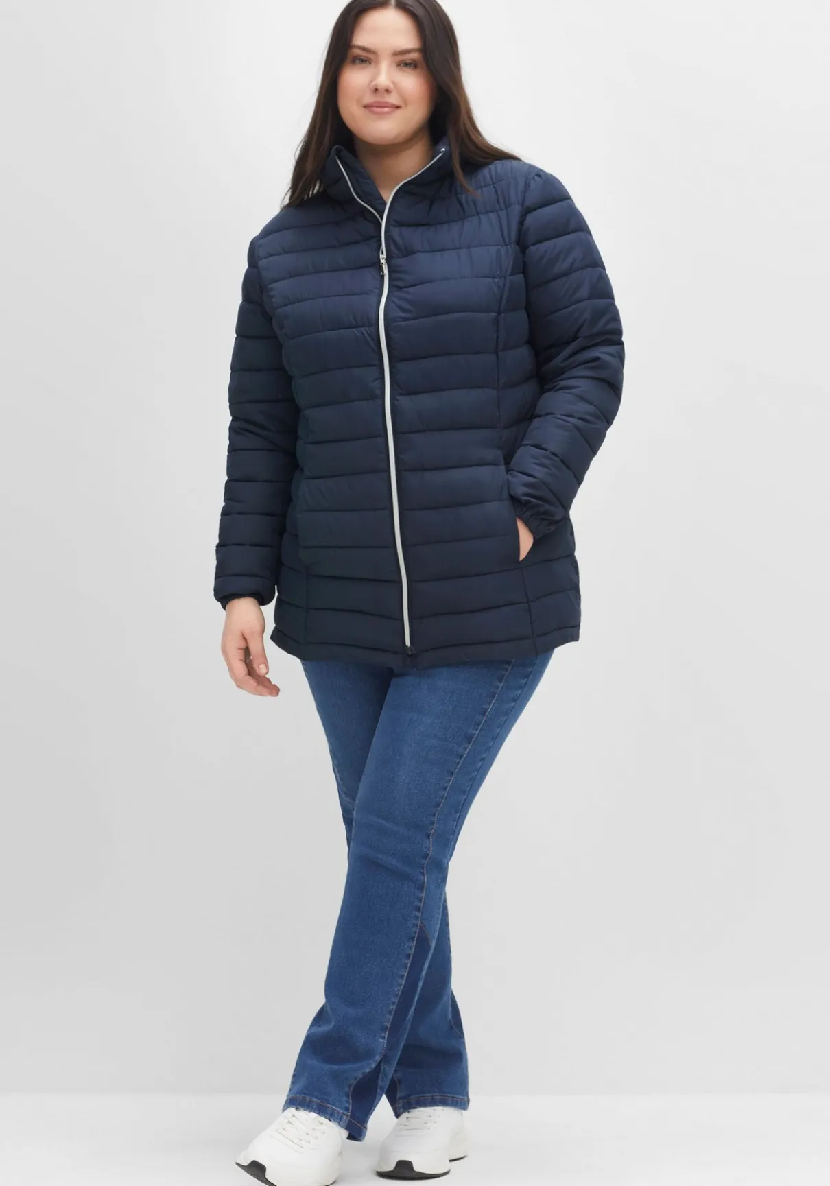 Steppjacke mit Stehkragen und Teilungsnähten