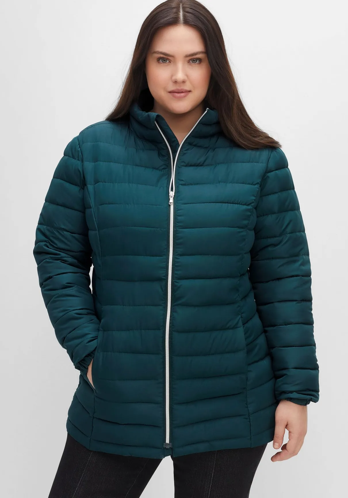 Steppjacke mit Stehkragen und Teilungsnähten