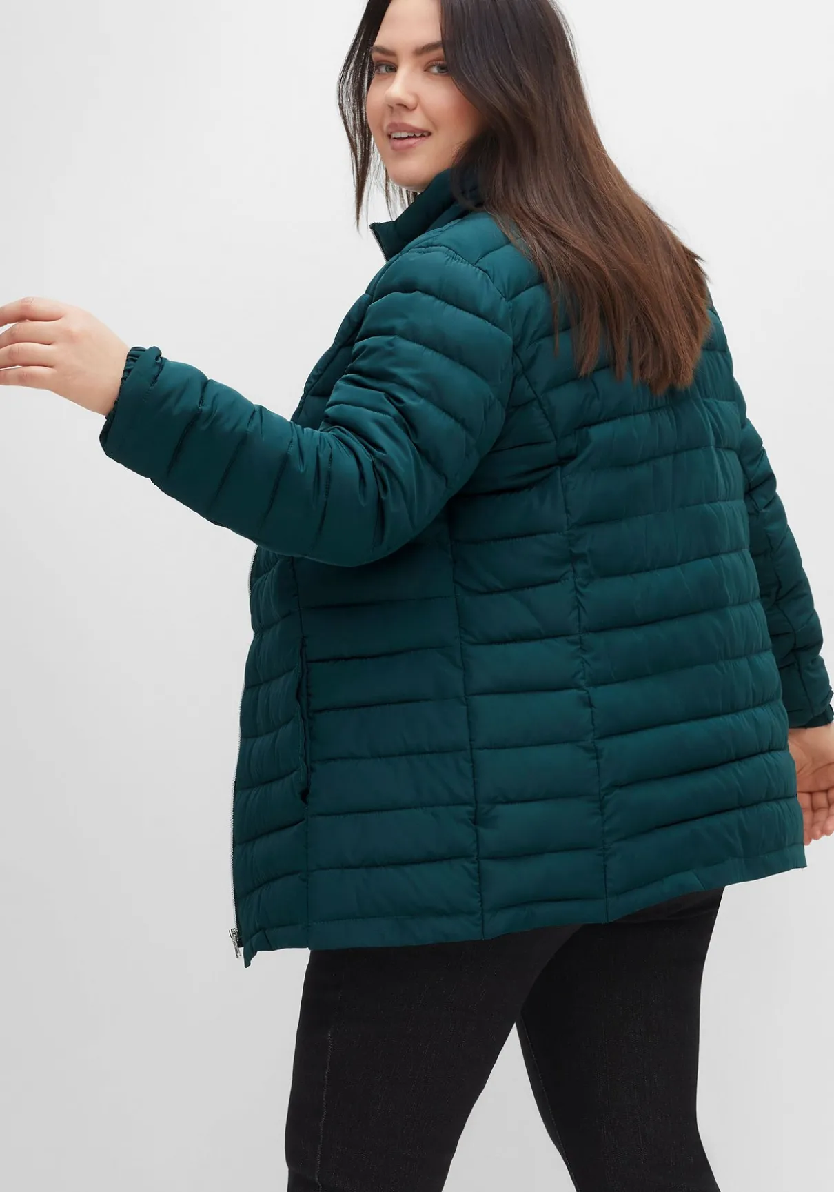 Steppjacke mit Stehkragen und Teilungsnähten