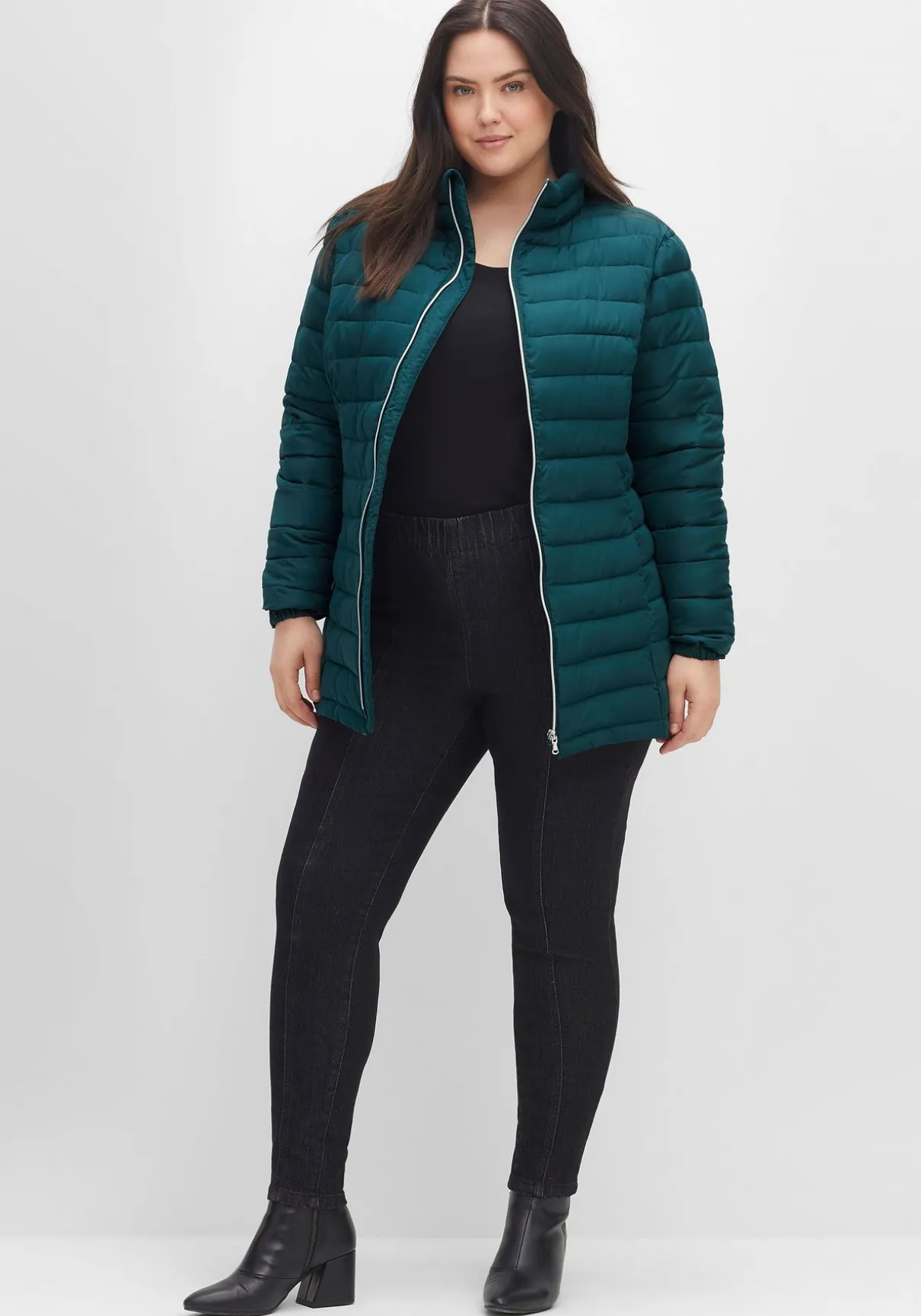 Steppjacke mit Stehkragen und Teilungsnähten