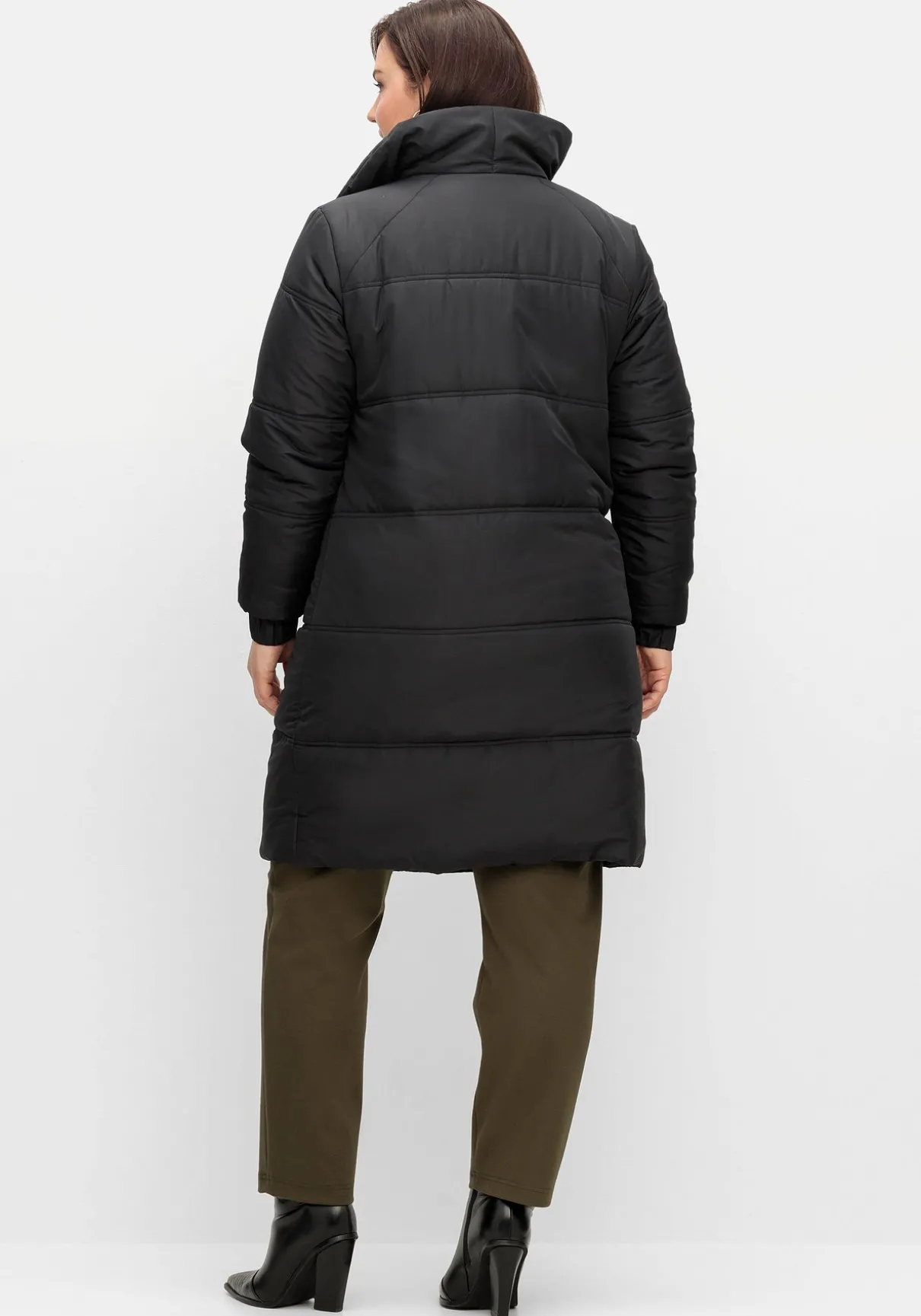 Steppmantel mit hohem Kragen, warm wattiert