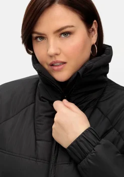 Steppmantel mit hohem Kragen, warm wattiert