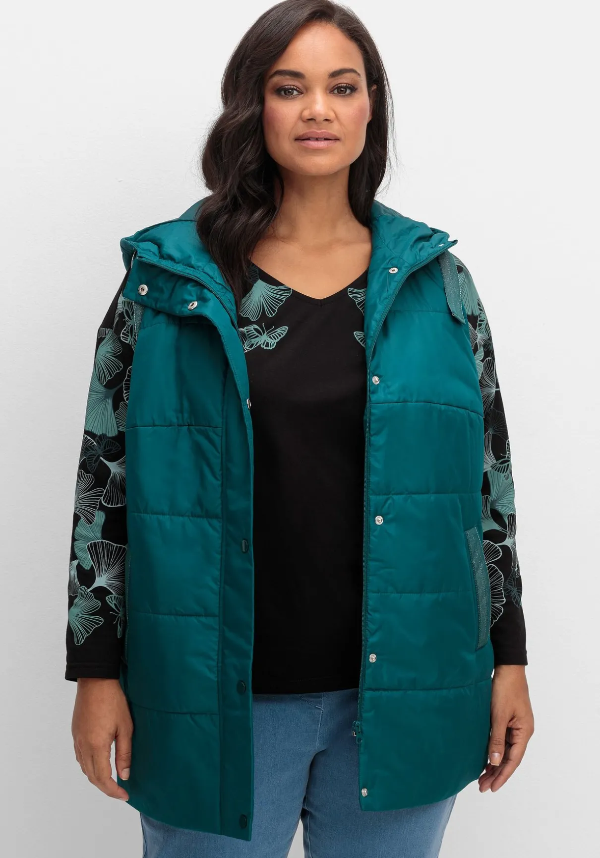 Steppweste mit Kapuze und Glitzer-Details