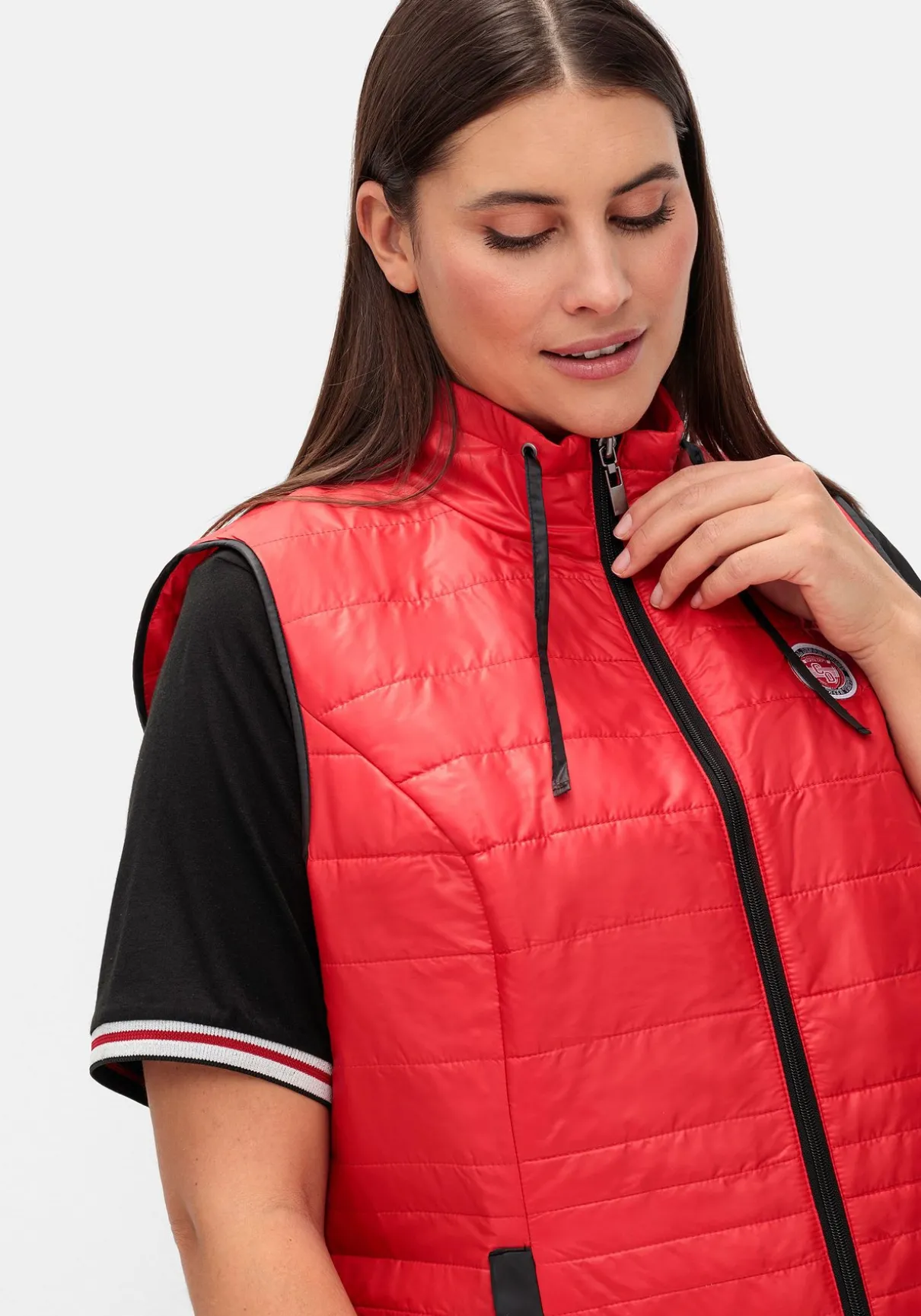 Steppweste mit Kontrastdetails und Stehkragen