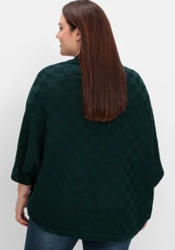 Strickcape im tonigen Schachbrettmuster