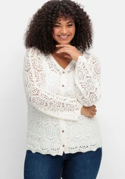 Strickjacke aus transparenter Häkelspitze