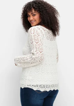 Strickjacke aus transparenter Häkelspitze