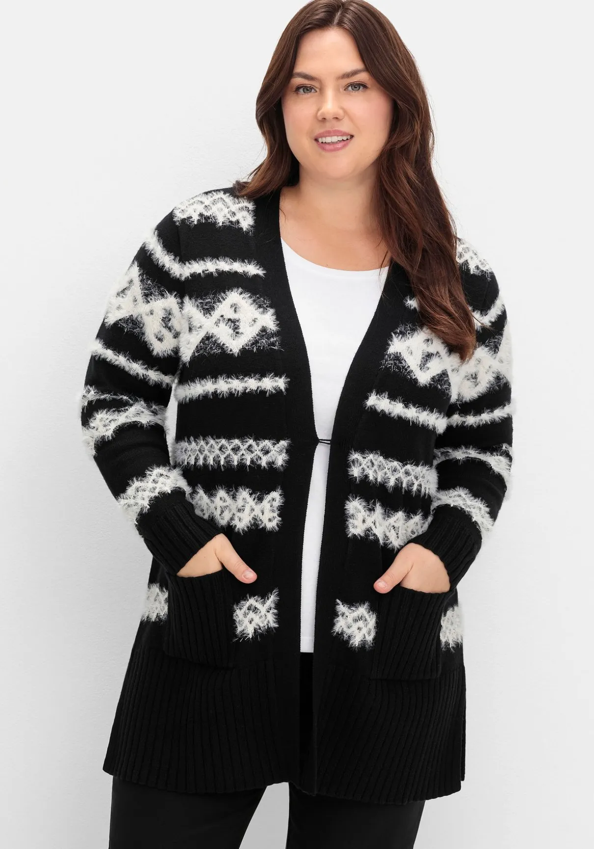 Strickjacke mit Intarsienmuster aus Flauschgarn