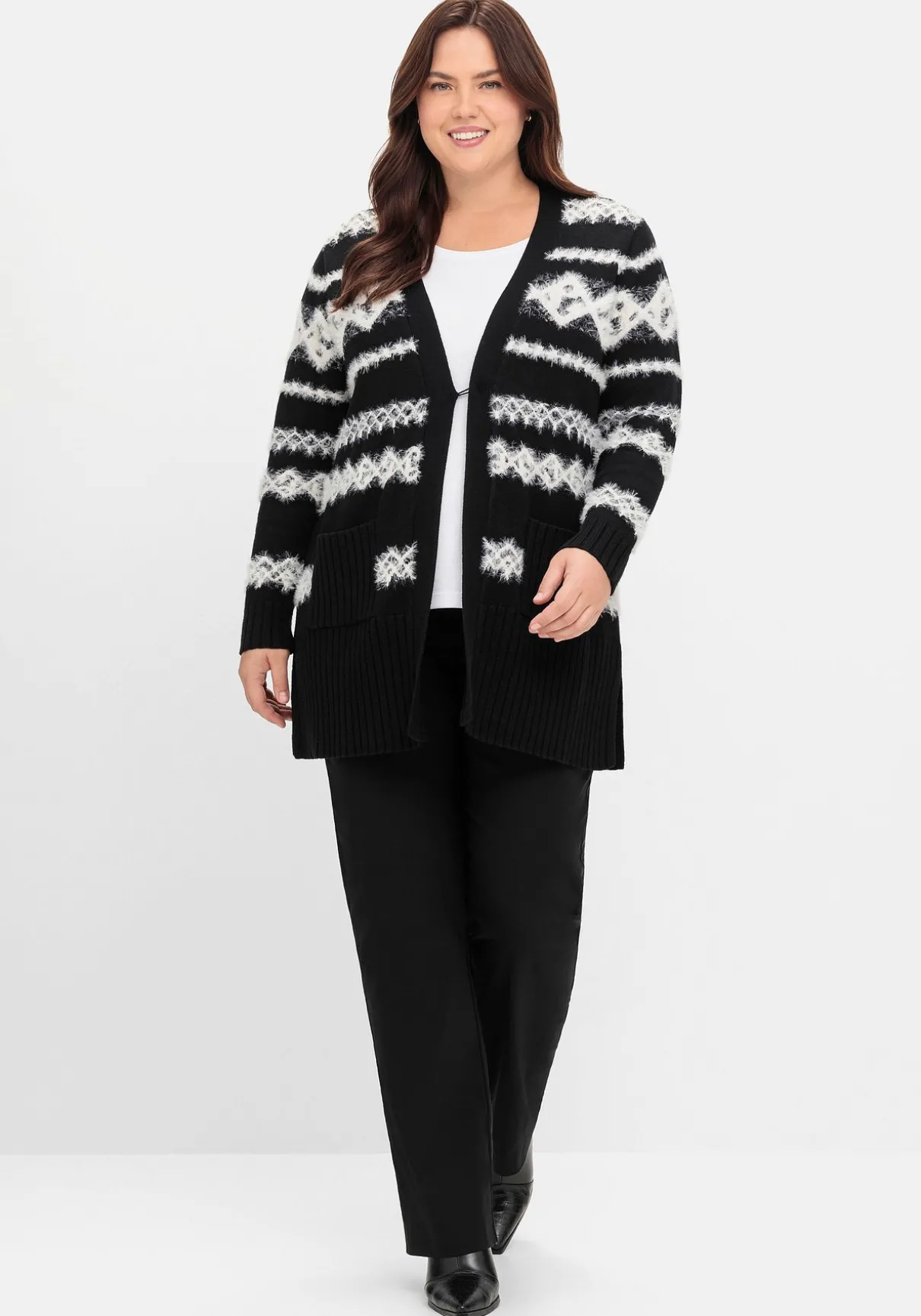 Strickjacke mit Intarsienmuster aus Flauschgarn