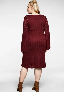 Strickkleid im Ajourmuster und in Wickeloptik