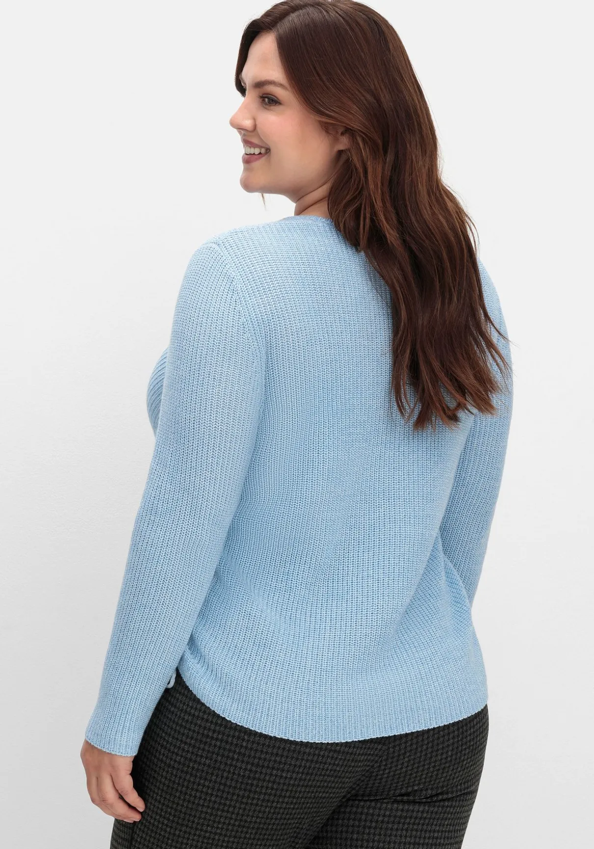 Strickpullover mit Rippmuster und Raffung seitlich