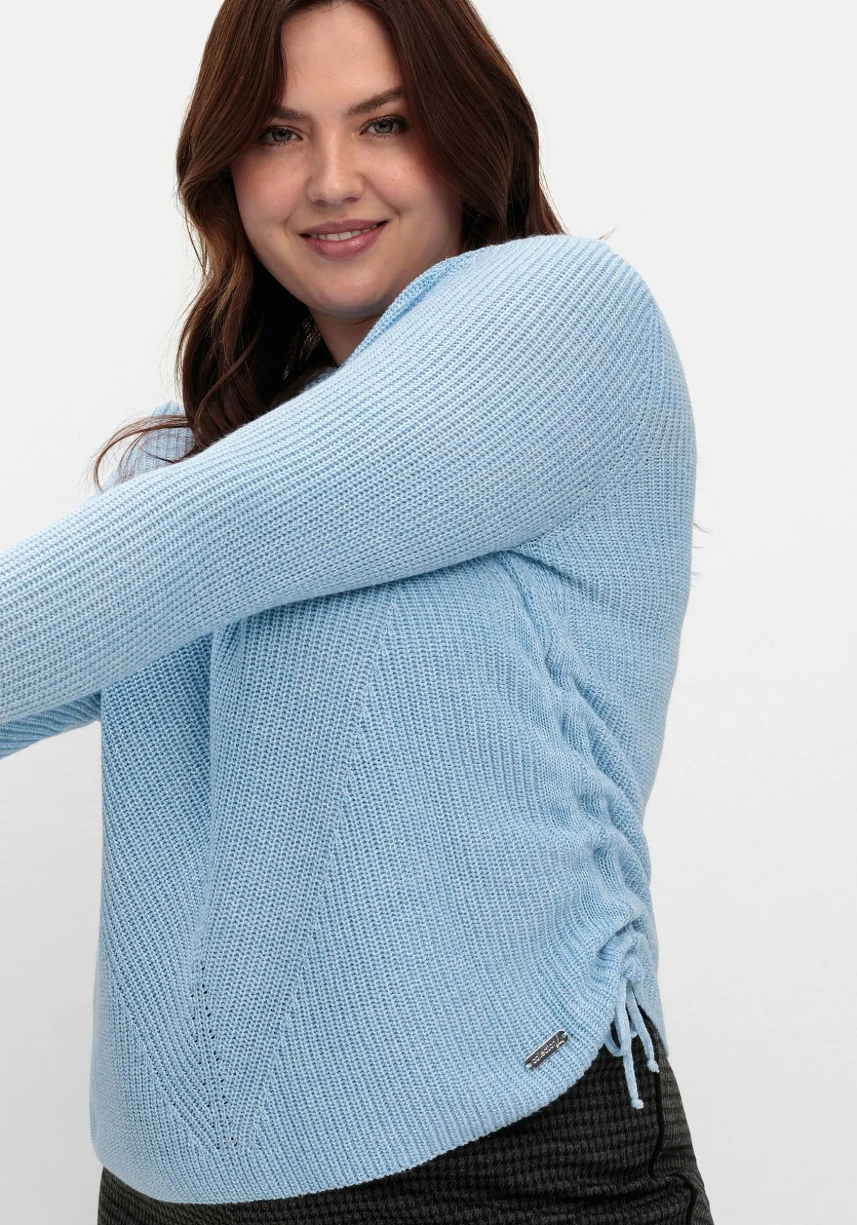 Strickpullover mit Rippmuster und Raffung seitlich