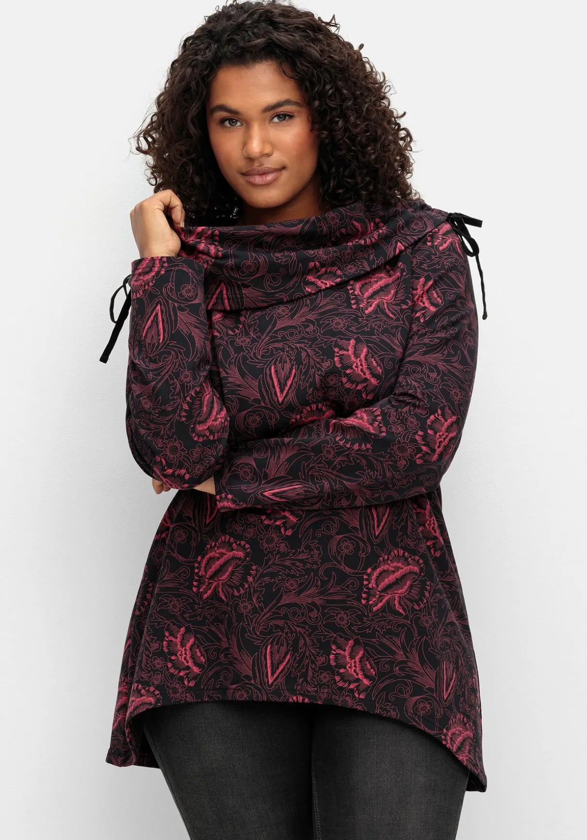 Sweatshirt in Longform mit weitem Kragen