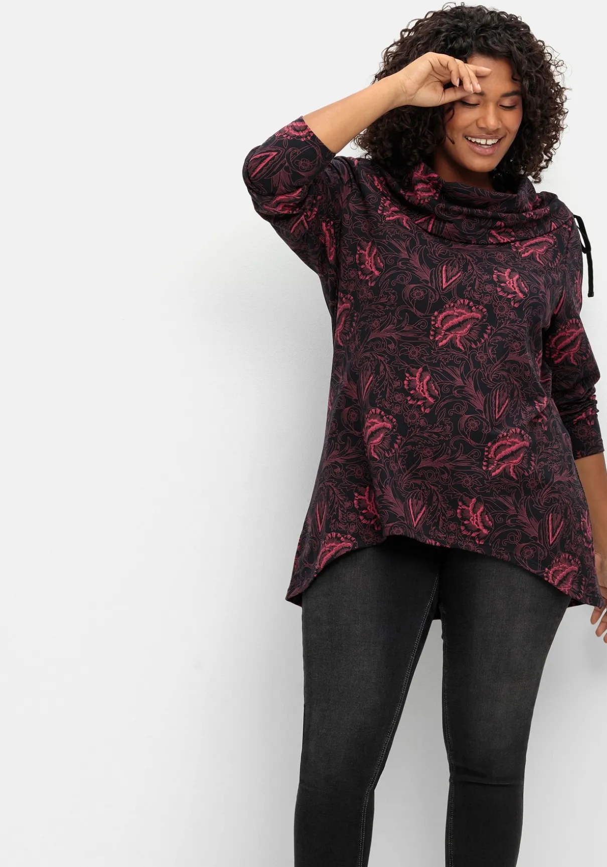 Sweatshirt in Longform mit weitem Kragen