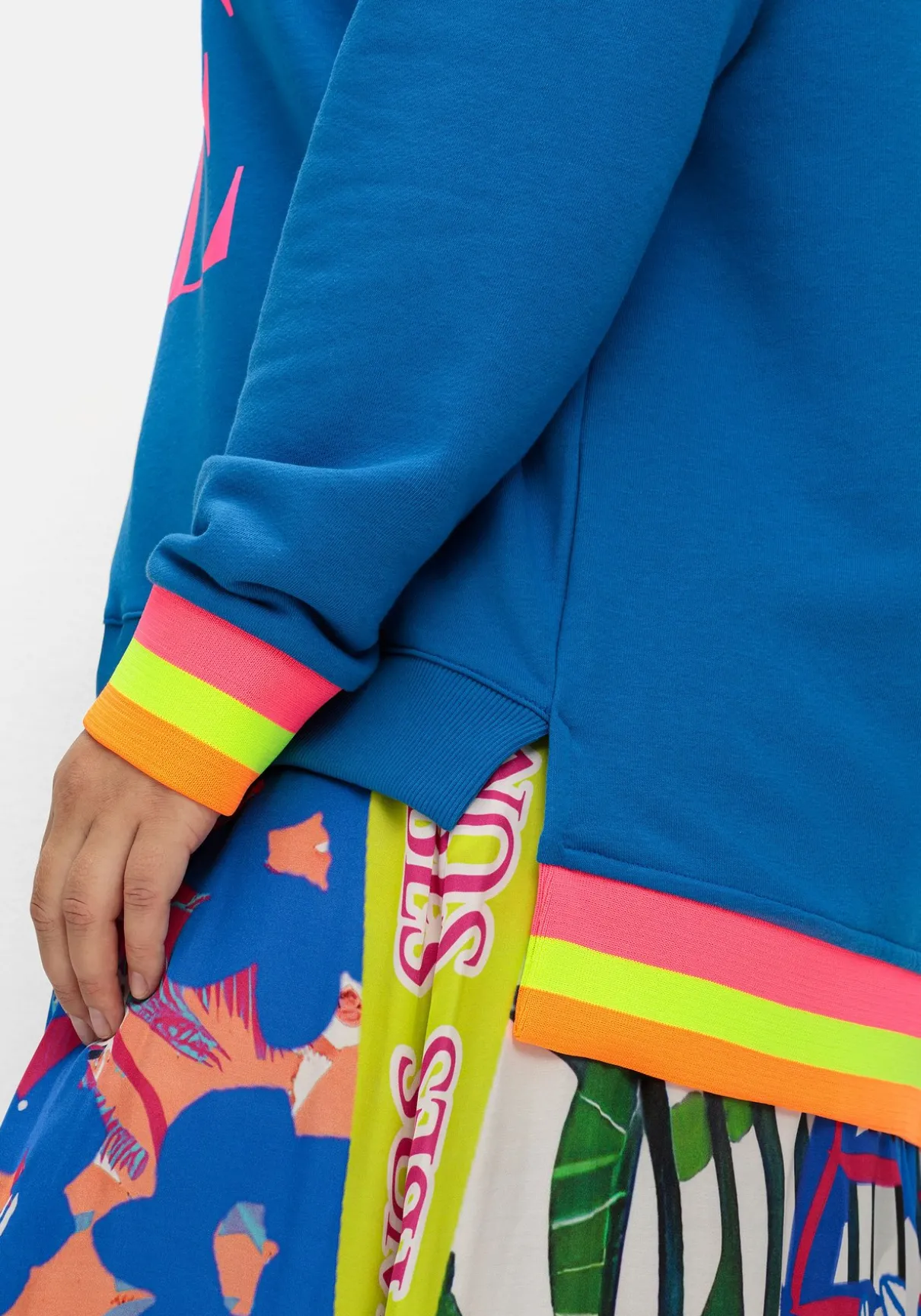 Sweatshirt mit Frontdruck und Ringelbündchen