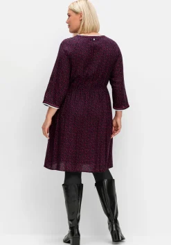 Tailliertes Kleid mit Alloverprint und kurzer Knopfleiste