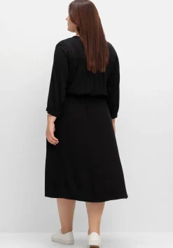 Tailliertes Kleid mit Taschen, in Strukturqualität